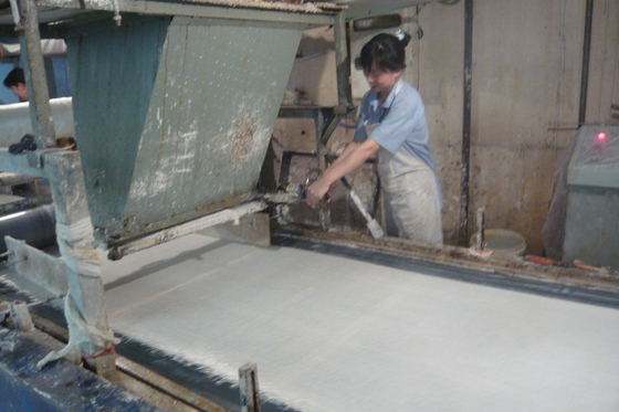 Machine à former des panneaux sandwich Mgo pour les toits avec procédé d'extrusion à rouleaux