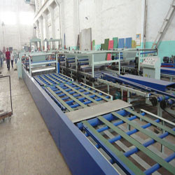 Machines de fabrication de portes en panneaux muraux en EPS avec une capacité de production de 150 feuilles