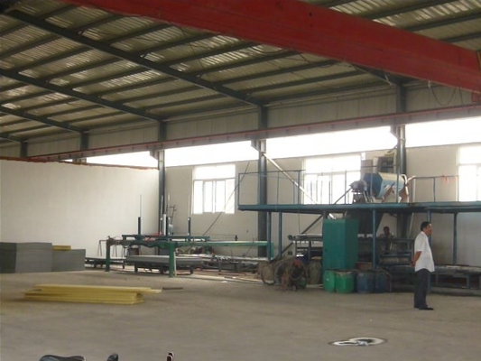 Machine de fabrication de carreaux de toiture en fibre de ciment à profil glacé de couleur pour la construction de bâtiments