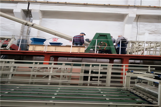 L'équipement de la machine de production de la ligne de fabrication des panneaux de glaçage à l'oxyde de magnésium composite