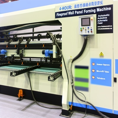 Machine de formage de panneaux muraux ignifuges de 4 heures avec alimentation automatique