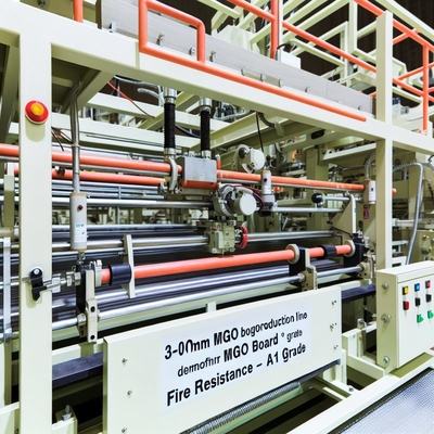 Ligne de production de panneaux MgO d'épaisseur 3-30mm avec résistance au feu de classe A1 et largeur de panneau 600-1220mm