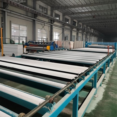 Ligne de production de panneaux en fibre de ciment de 2400 mm de longueur et de 1200 mm de largeur avec une résistance à la compression ≥ 20Mpa