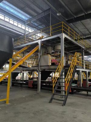 Machine de formation de panneaux muraux équipée d'une ligne de production de panneaux de support de tuiles isolantes XPS