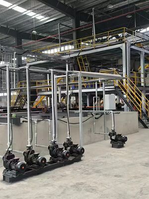 Ligne de production de panneaux muraux de couleur requise par le client avec isolation XPS et support de carrelage