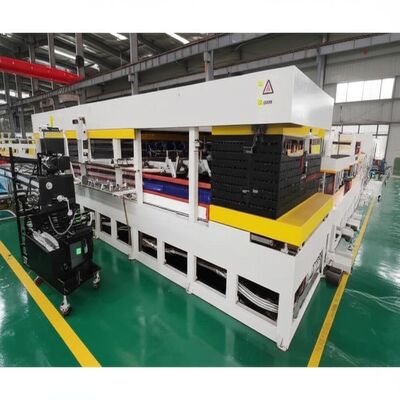 Machine de panneaux sandwich à traitement thermique avec lames de rasoir Cr12 pour la production de panneaux de paroi arrière de 32 mètres de long