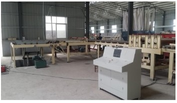 Ligne de production de plaques de plâtre durable / machine de fabrication pour 600-2000 mm largeur de produit de sortie et 600-2000 pièces de productivité