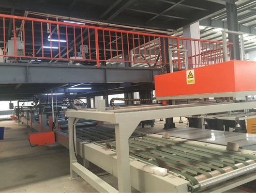 Panneau de plafond d'oxyde de magnésium et panneau de mur de sandwich faisant à machine 1 ans de garantie